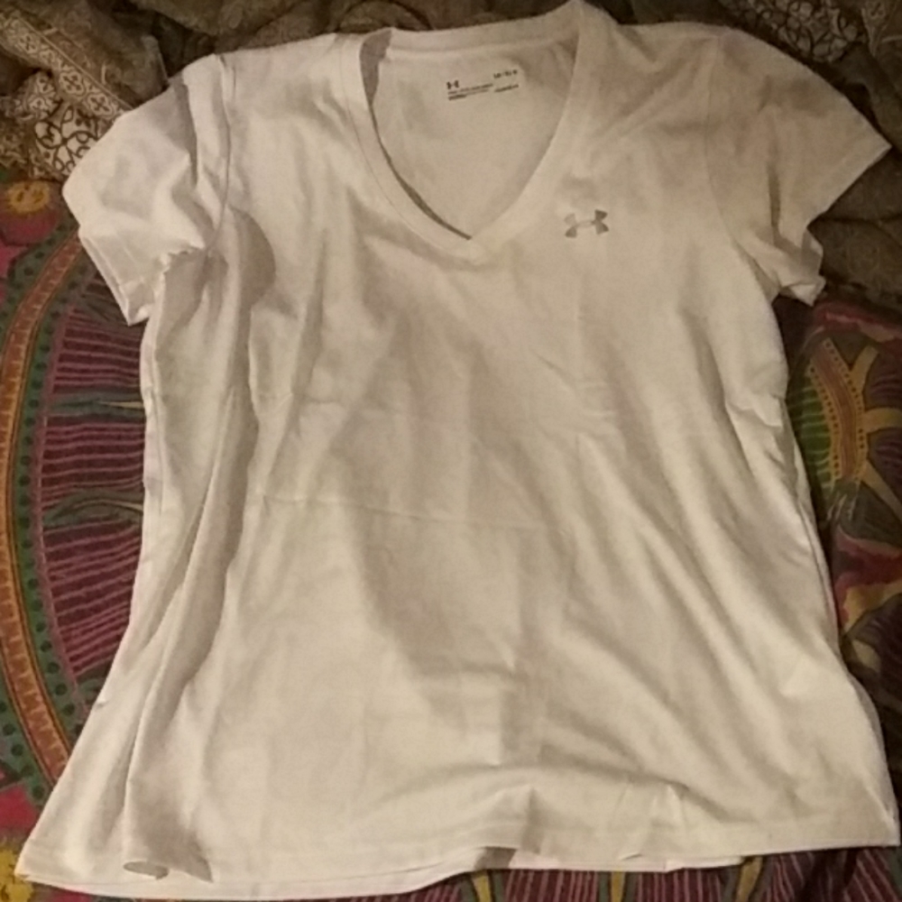 Large white Under Armour sports T shirt